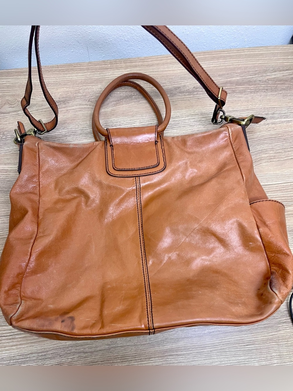 HOBO Sheila Medium Satchel - Picture 6 of 10